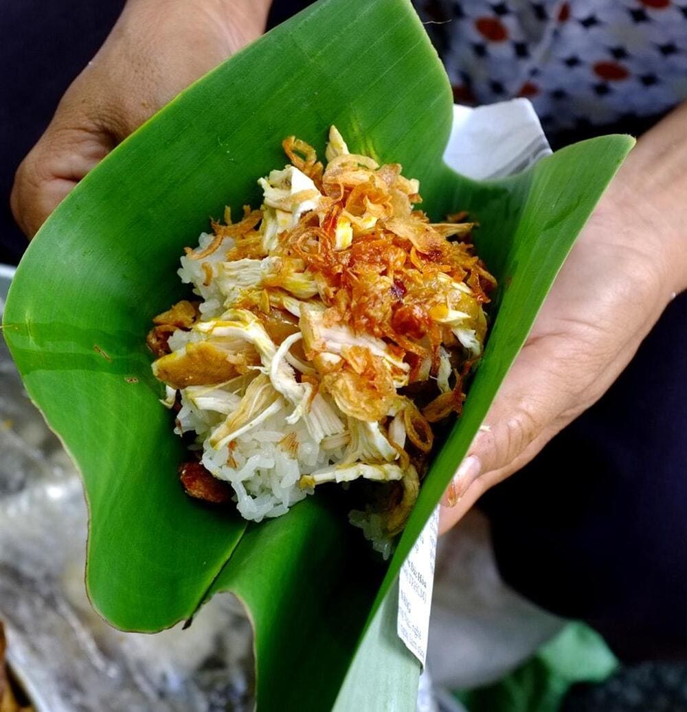 X&ocirc;i g&agrave; gồm nhiều &ldquo;topping&rdquo; thơm ngon, th&iacute;ch hợp cho buổi s&aacute;ng tiện lợi v&agrave; no n&ecirc;